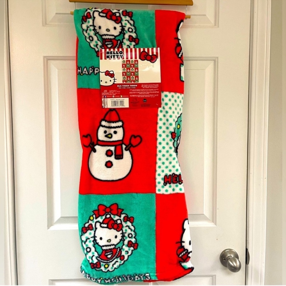 Hello Kitty Christmas Holiday Wreath Red & Green Throw Blanket 50" × 70"